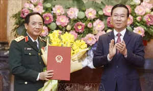 Chủ tịch nước trao Quyết định thăng quân hàm cho đồng chí Trịnh Văn Quyết