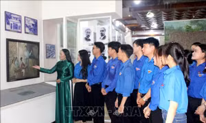 Về trường Dục Thanh nhớ Bác