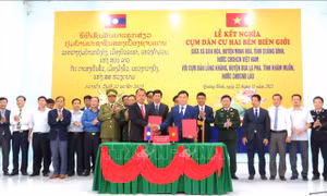 Kết nghĩa cụm dân cư hai bên biên giới Việt Nam - Lào