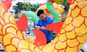 Mang Trung thu vẹn tròn cho trẻ em vùng nông thôn