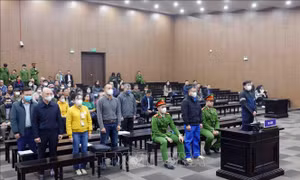 Xét xử vụ cháy chung cư ở Hà Nội: Cách làm việc nửa vời của 7 cựu cán bộ