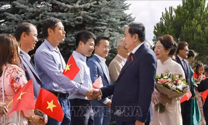 Chủ tịch Quốc hội Trần Thanh Mẫn gặp gỡ cộng đồng người Việt Nam tại Thụy Sĩ