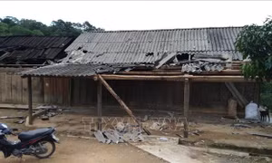 Lốc xoáy kèm mưa đá gây thiệt hại ở huyện miền núi Quế Phong, Nghệ An