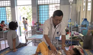 Ba bà cháu nguy kịch vì ăn 1 lạng nấm lạ