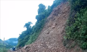 Lai Châu: Mưa kéo dài gây sạt lở trên nhiều tuyến giao thông