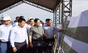 Thủ tướng kiểm tra tiến độ thi công đường Vành đai 3 TP Hồ Chí Minh đoạn qua tỉnh Long An