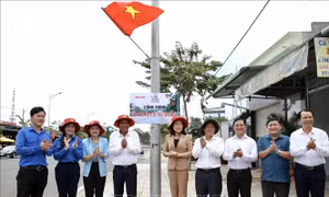 Bình Phước tiếp nhận 5.000 lá cờ và khánh thành 'Đường cờ Tổ quốc'