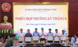 Khen thưởng các hộ có thành tích trong thi đua thực hiện Dự án Vành đai 4 - Vùng Thủ đô Hà Nội