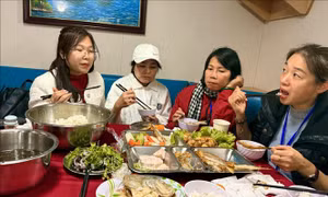 Những bữa cơm ấm tình quân dân