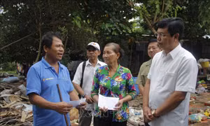 Đề nghị lực lượng hộ đê theo dõi tình hình, chuẩn bị trang thiết bị cần thiết