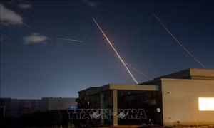 Quân đội Israel thừa nhận tên lửa Iran nhắm trúng căn cứ không quân