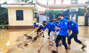 Thanh niên xung kích, cùng người dân vùng lũ tái thiết cuộc sống