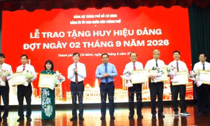 Hơn 24.000 đảng viên TP Hồ Chí Minh nhận Huy hiệu Đảng dịp 2/9
