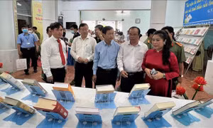 Triển lãm sách chuyên đề 'Dấu ấn Hồ Chí Minh'