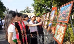 Khai mạc Triển lãm ảnh 'Di sản Nghệ thuật Xòe Thái Việt Nam'