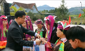 Chăm lo an sinh xã hội, bảo đảm mọi người dân tiếp cận dịch vụ thiết yếu