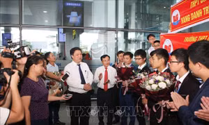 Đón đoàn học sinh Việt Nam trở về từ kỳ thi Olympic Tin học quốc tế 2019
