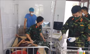 Bệnh xá đảo Song Tử Tây cấp cứu ngư dân Bình Định bị tai nạn trên biển