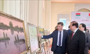 Triển lãm tranh phong cảnh 'Belarus qua con mắt họa sỹ' tại TP Hồ Chí Minh​
