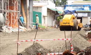 Khẩn trương thi công đường 'ì ạch', mất an toàn sau phản ánh của TTXVN