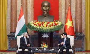 Chủ tịch Quốc hội Hungary Kover Laszlo kết thúc chuyến thăm chính thức Việt Nam