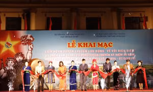 Khai mạc Liên hoan Tuyên truyền lưu động 'Về với Điện Biên' tại Yên Bái