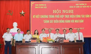 Ký kết Chương trình 'Cảnh sát biển đồng hành với ngư dân'