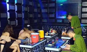 Phát hiện nhóm thanh niên sử dụng ma túy trong quán karaoke chưa có giấy phép hoạt động