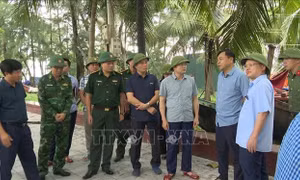 Thứ trưởng Nguyễn Hoàng Hiệp kiểm tra công tác ứng phó bão số 5 tại Thanh Hóa