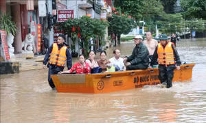 Ngập lụt nghiêm trọng ở Tuyên Quang, hàng nghìn hộ dân phải di dời khẩn cấp                