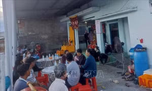 Ngạt khí trong hầm chứa cá khiến 1 người tử vong, 4 người hôn mê