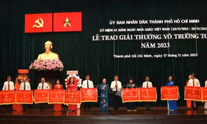 Ngày Nhà giáo Việt Nam 20/11: Trao thưởng cho các nhà giáo tiêu biểu