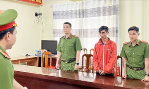 Bắt tạm giam một nhân viên công ty dược tham ô tài sản