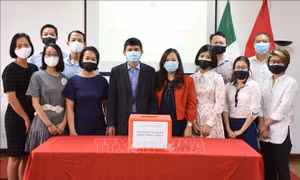 Cộng đồng người Việt tại Mexico chung sức với đồng bào trong nước chống dịch COVID-19