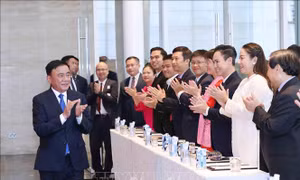 Thường trực Ban Bí thư gặp gỡ cộng đồng người Việt Nam tại Singapore