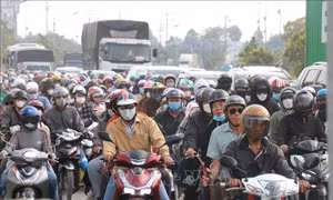 Người dân miền Tây đổ về quê nghỉ lễ, lưu lượng giao thông tăng cao