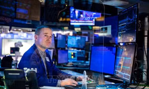 Động lực từ Alphabet, Apple kéo các chỉ số Nasdaq Composite và S&P 500 tăng điểm