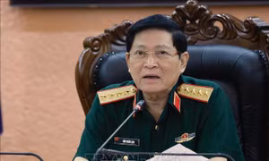 Bộ trưởng Quốc phòng Ngô Xuân Lịch điện đàm với Bộ trưởng Quốc phòng Ấn Độ