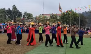 Bản làng người Giáy tưng bừng mở hội xuống đồng