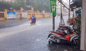 Cần Thơ xuất hiện mưa to trái mùa giải nhiệt sau nhiều ngày nắng nóng