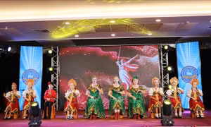Giao lưu văn hóa Việt-Nga kỷ niệm 75 năm thiết lập quan hệ ngoại giao giữa 2 nước