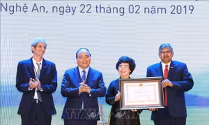 Thủ tướng dự Lễ khánh thành Nhà máy sản xuất nước tinh khiết, thảo dược và hoa quả Núi Tiên