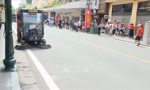 Khẩn trương vệ sinh môi trường để Hà Nội xanh - sạch - đẹp sau buổi tổng duyệt