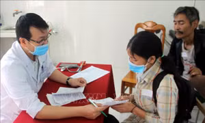 Hỗ trợ người dân huyện Nam Trà My khắc phục hậu quả bão lũ 