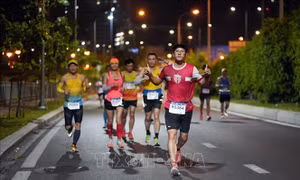 Sôi nổi giải chạy đêm TP Hồ Chí Minh năm 2023