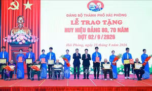 Thủ tướng Lê Minh Hưng: Chăm lo tốt hơn nữa đời sống vật chất, tinh thần của các đảng viên lão thành