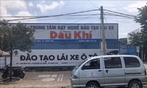 Tồn hàng ngàn hồ sơ học viên lái xe do sai phạm của Trung tâm đào tạo