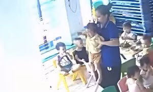 Xác minh vụ trẻ 2 tuổi bị cô giáo đưa vào 'góc khuất' camera để đánh