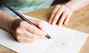 Tìm lại cảm xúc qua những lá thư tay
