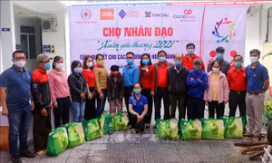 Mang Tết cổ truyền đầm ấm đến với người có hoàn cảnh khó khăn